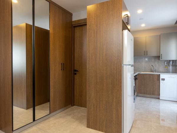 BİSUİTES : photo 6 de la chambre chambre quadruple avec terrasse 