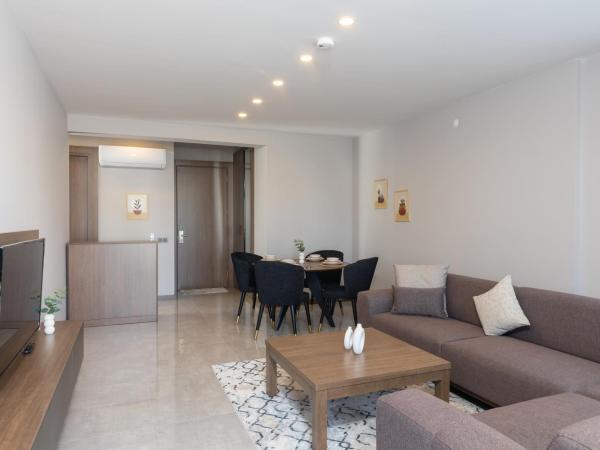 BİSUİTES : photo 4 de la chambre chambre quadruple avec balcon 