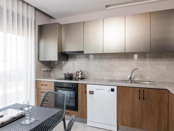 BİSUİTES : photo 6 de la chambre chambre quadruple avec balcon 