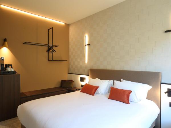 Mercure Namur Hotel : photo 5 de la chambre chambre lit king-size privilège avec baignoire spa - vue sur citadelle