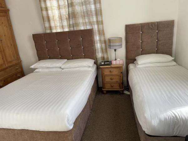 Diamonds Villa near York Hospital : photo 2 de la chambre chambre triple