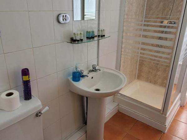 Diamonds Guest House : photo 9 de la chambre chambre quadruple supérieure