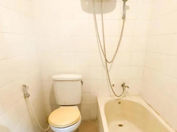 Hotel Shabine Rungkut Mitra RedDoorz : photo 6 de la chambre chambre lits jumeaux