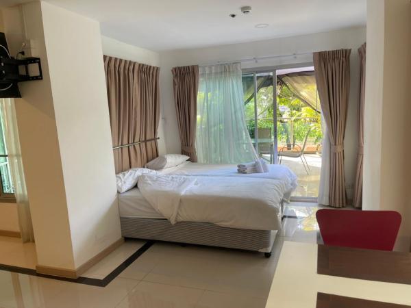 The Lux Ladprao 10 : photo 2 de la chambre appartement avec balcon