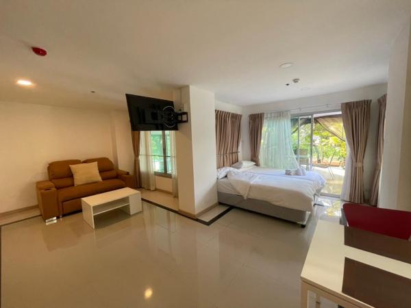 The Lux Ladprao 10 : photo 3 de la chambre appartement avec balcon