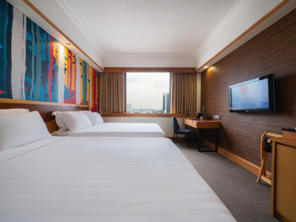 Furama City Centre : photo 2 de la chambre chambre familiale
