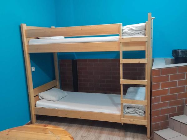 Jopi Hostel Katowice Centrum : photo 7 de la chambre lit simple dans dortoir de 4 lits