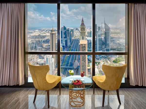 Gevora Hotel : photo 2 de la chambre suite penthouse 5 chambres - vue panoramique à 360 ° sur mer et tour burj khalifa - dernier Étage (72e)