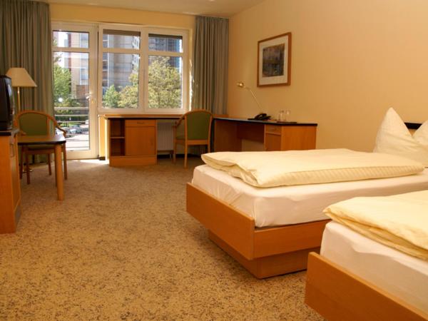 Hotel Am Weberplatz : photo 5 de la chambre chambre lits jumeaux avec douche 