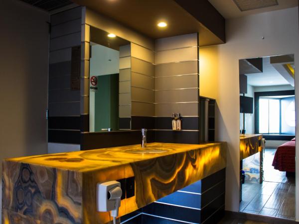 HOTEL MIRAMAR : photo 1 de la chambre chambre double supérieure avec deux lits doubles