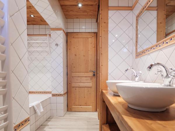 Chalet Hôtel des 2 Gares : photo 8 de la chambre chambre familiale supérieure