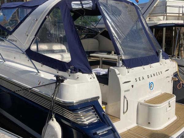 Entire Boat at St Katherine Docks 2 Available select using room options : photo 8 de la chambre cabine de bateau supérieure