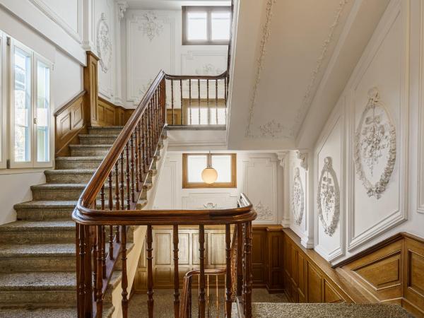 Backpackers Villa Sonnenhof - Hostel Interlaken : photo 5 de la chambre chambre lits jumeaux avec salle de bains commune
