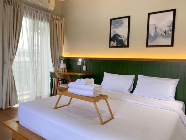 Alleyhill Phuket - Private & Cozy Boutique : photo 1 de la chambre chambre lit king-size avec baignoire spa