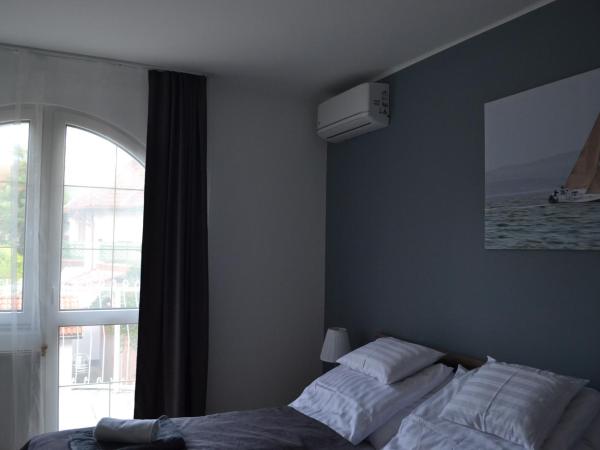 Főnix Design Rooms : photo 6 de la chambre chambre double avec patio