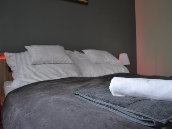 Főnix Design Rooms : photo 7 de la chambre chambre double avec patio