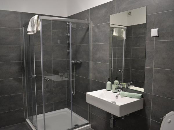 Főnix Design Rooms : photo 9 de la chambre chambre double avec patio