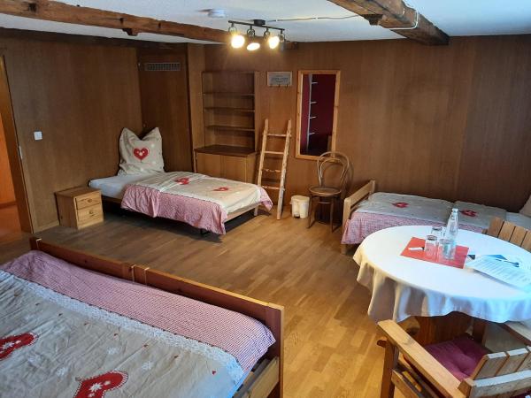 Gasthaus Schwand : photo 2 de la chambre chambre quadruple - vue sur montagnes