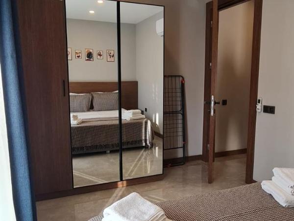 BİSUİTES : photo 7 de la chambre chambre quadruple avec terrasse 