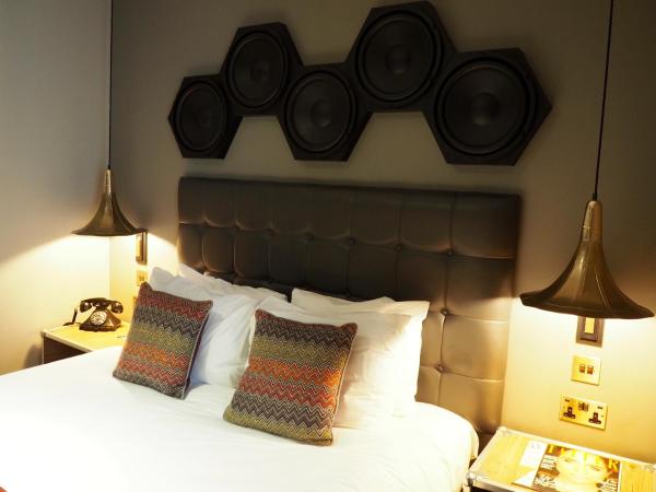 Hotel Indigo - Cardiff, an IHG Hotel : photo 7 de la chambre chambre premium 
