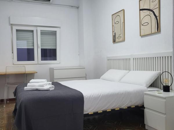 CASA MILA SV19 guesthouse : photo 1 de la chambre chambre double avec salle de bains commune