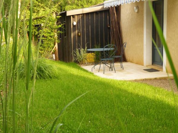Hameau Du Sentier Des Sources : photo 6 de la chambre studio avec vue sur jardin