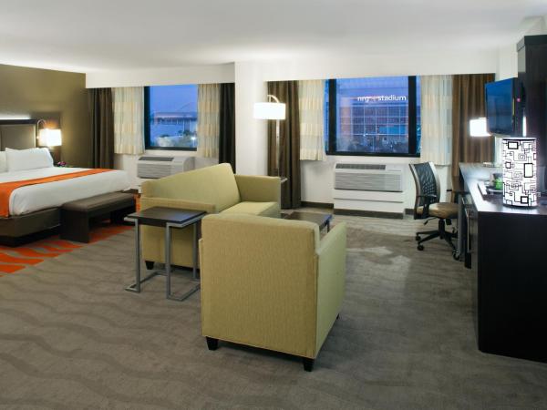 Holiday Inn Houston S - NRG Area - Med Ctr, an IHG Hotel : photo 3 de la chambre suite lit king-size - dernier Étage