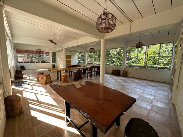 Golden Sword with Boat : photo 4 de la chambre chambre familiale - vue sur jardin
