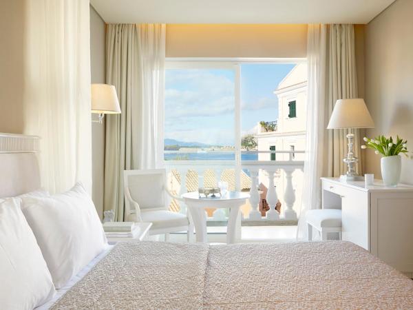 Mon Repos Palace - Adults Only : photo 1 de la chambre chambre double ou lits jumeaux avec balcon - vue latérale sur mer