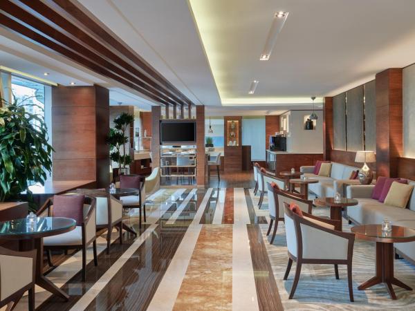 Rose Rayhaan by Rotana - Dubai : photo 2 de la chambre chambre lit king-size - accès au salon