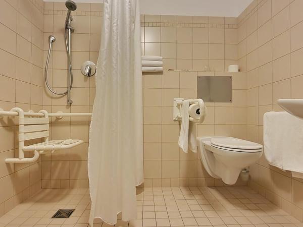 Stacja Nowa Gdynia Bed & Breakfast : photo 1 de la chambre chambre triple - accessible aux personnes à mobilité réduite