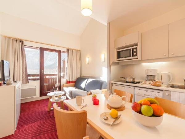 Résidence Pierre & Vacances La Daille : photo 3 de la chambre studio avec alcôve de couchage - vue dégagée sur montagne (4 personnes)