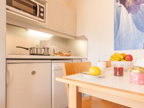 Résidence Pierre & Vacances La Daille : photo 2 de la chambre studio avec alcôve de couchage - vue dégagée sur montagne (4 personnes)