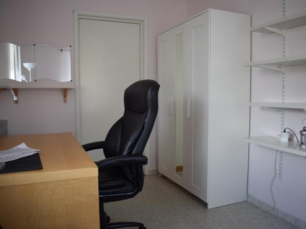 Vallabiten Rum och Lägenheter : photo 7 de la chambre chambre simple avec toilettes et douche communes