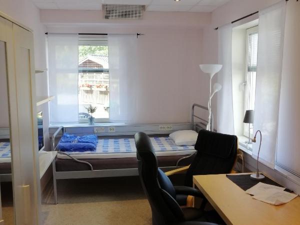 Vallabiten Rum och Lägenheter : photo 5 de la chambre chambre simple avec toilettes et douche communes