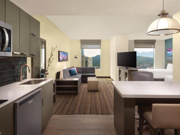 Hyatt House Monterrey Valle San Pedro : photo 3 de la chambre studio lit king-size avec cuisine et canapé-lit