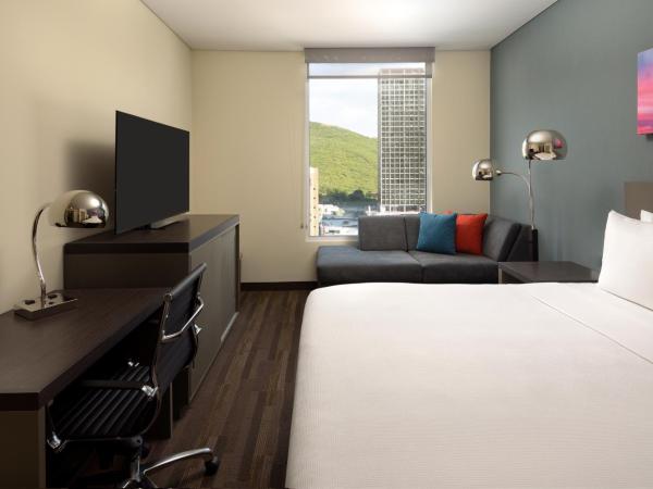 Hyatt House Monterrey Valle San Pedro : photo 4 de la chambre cabinet de travail avec lit king-size