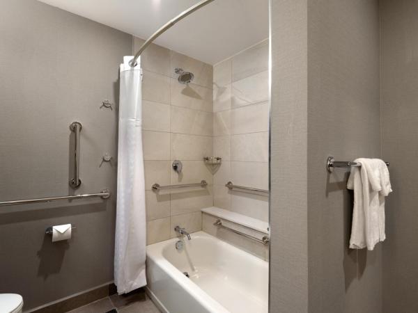 Hyatt House Monterrey Valle San Pedro : photo 4 de la chambre one-bedroom king suite with sofa bed, kitchen and tub - disability access