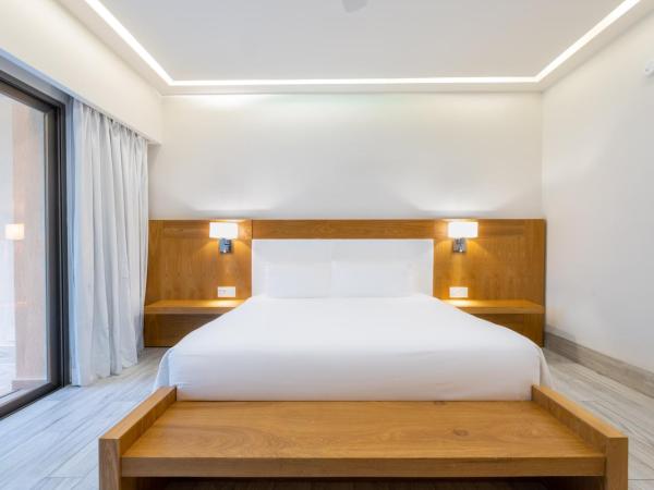 Izla Beach Front Hotel : photo 2 de la chambre chambre lit king-size de luxe - vue sur océan