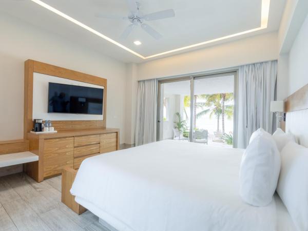 Izla Beach Front Hotel : photo 5 de la chambre hébergement supérieur avec petite piscine - côté océan