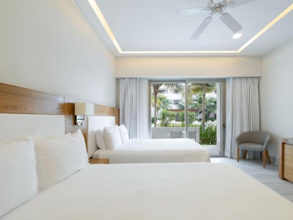 Izla Beach Front Hotel : photo 4 de la chambre chambre double - vue sur jardin