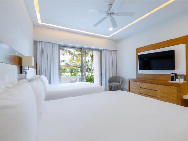 Izla Beach Front Hotel : photo 2 de la chambre chambre double - vue sur jardin