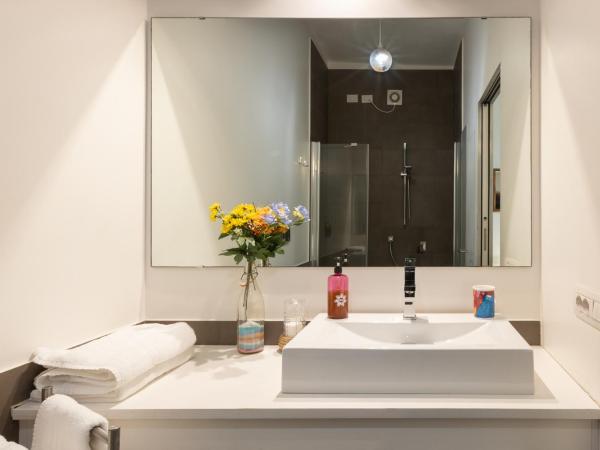 Bed & Breakfast Il Carignano : photo 2 de la chambre chambre double avec salle de bains privative