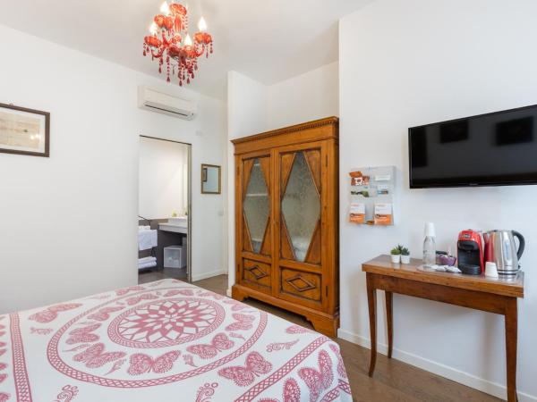 Bed & Breakfast Il Carignano : photo 3 de la chambre chambre double avec salle de bains privative