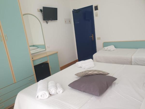 Hotel Bianca Vela : photo 4 de la chambre chambre triple