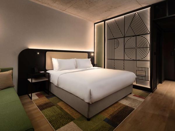 Hyatt Place Krakow : photo 6 de la chambre chambre lit king-size deluxe avec canapé-lit