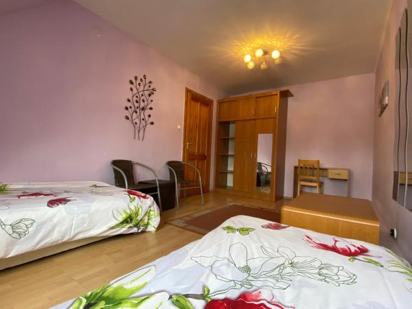 Hermina apartmanház : photo 4 de la chambre chambre lits jumeaux standard avec salle de bains commune