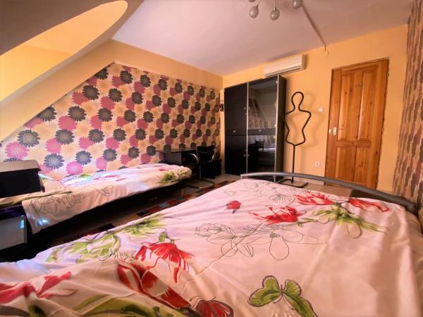 Hermina apartmanház : photo 2 de la chambre chambre triple Économique avec salle de bains commune