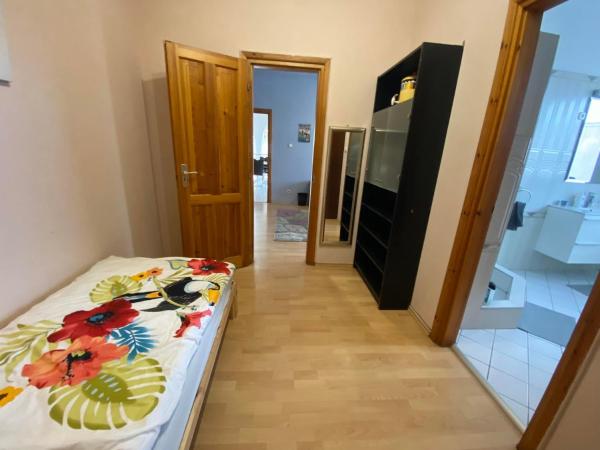 Hermina apartmanház : photo 8 de la chambre chambre triple confort avec douche
