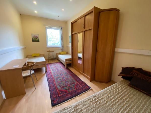 Hermina apartmanház : photo 1 de la chambre chambre triple avec salle de bains commune